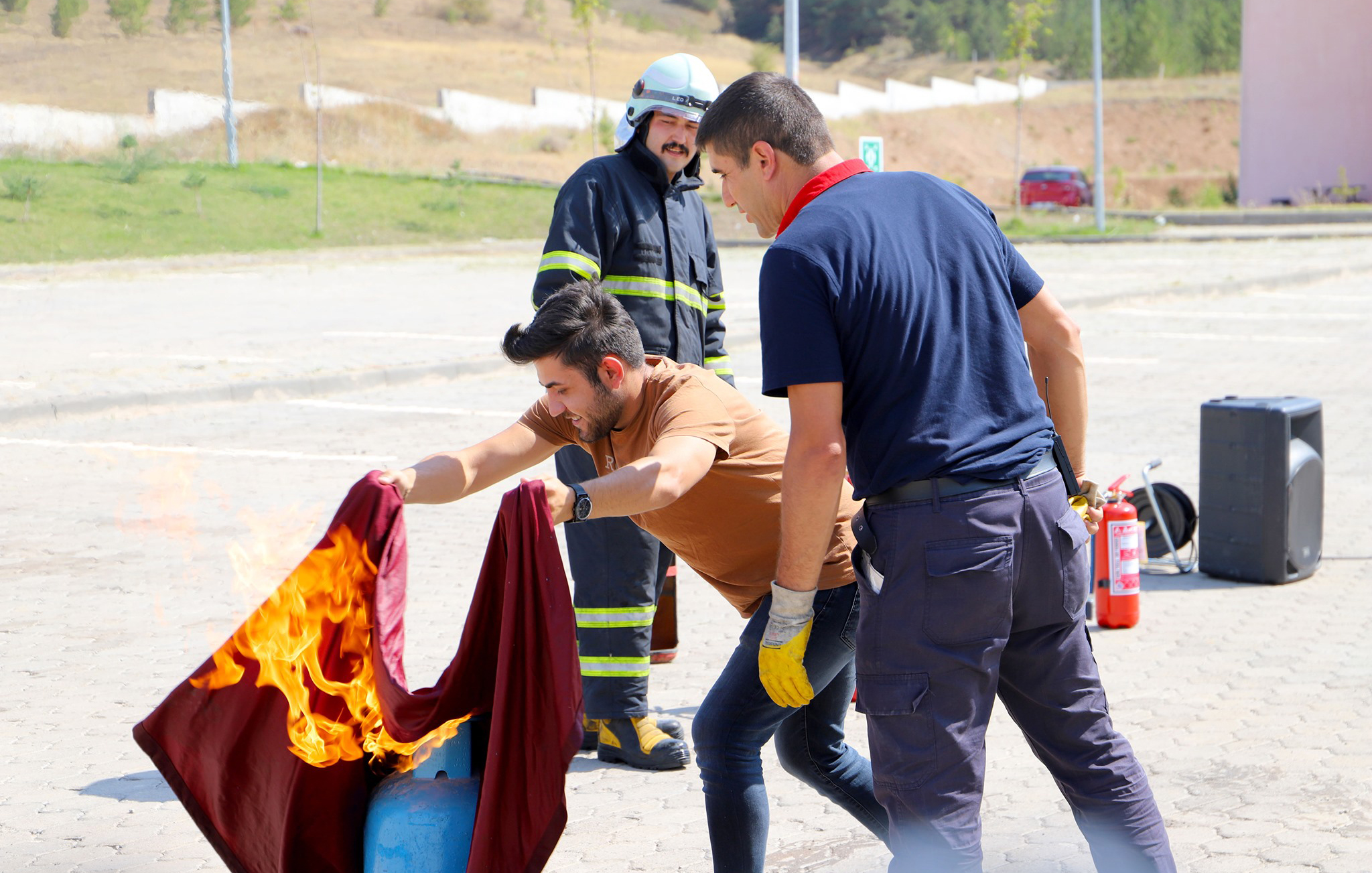 Üniversitemizde Yangın, Kurtarma ve Tahliye Tatbikatı ve Semineri Gerçekleştirildi