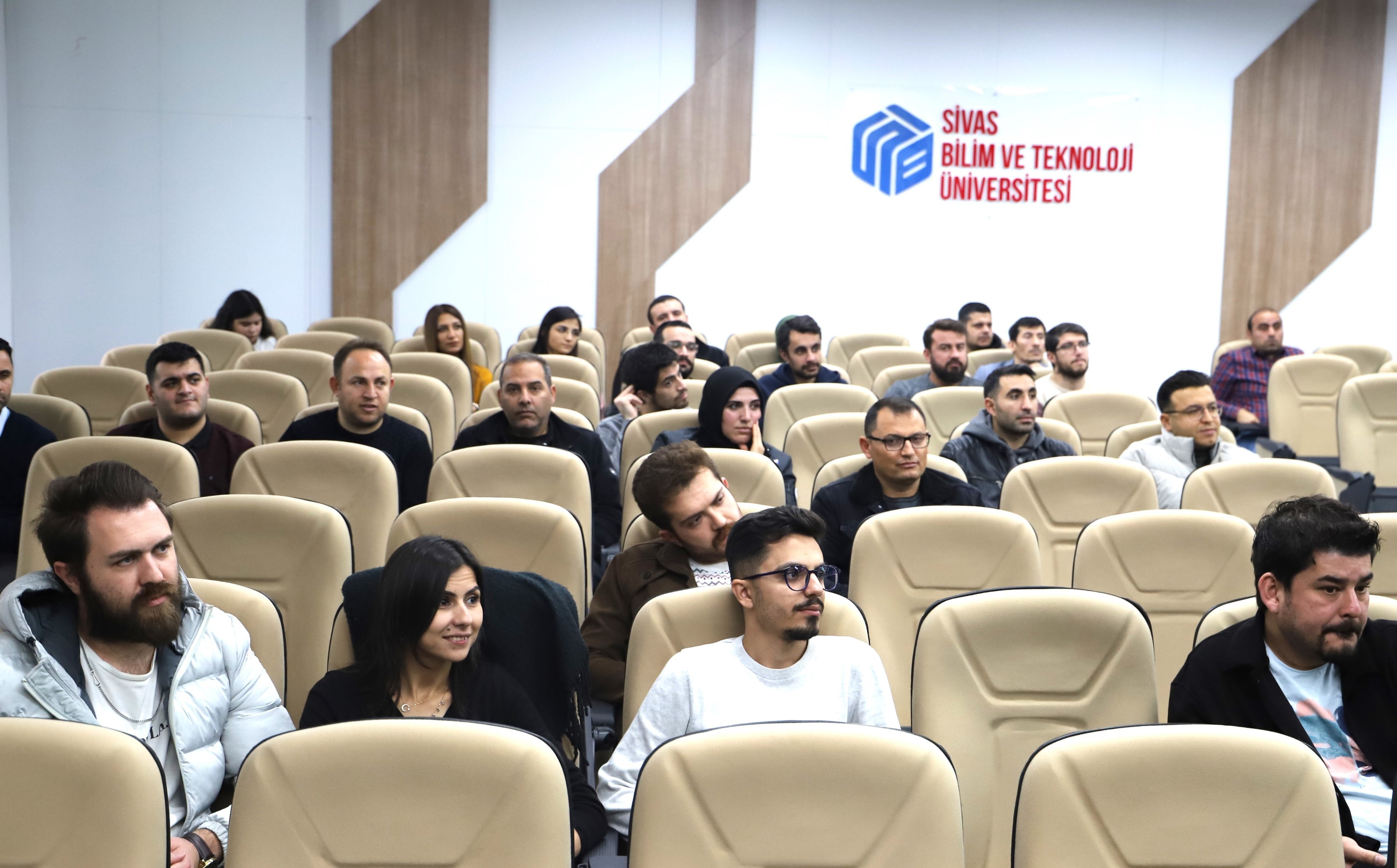 Üniversitemiz Akademik ve İdari Personeline Yönelik 'İş Sağlığı ve Güvenliği Eğitimi' Gerçekleştirildi.